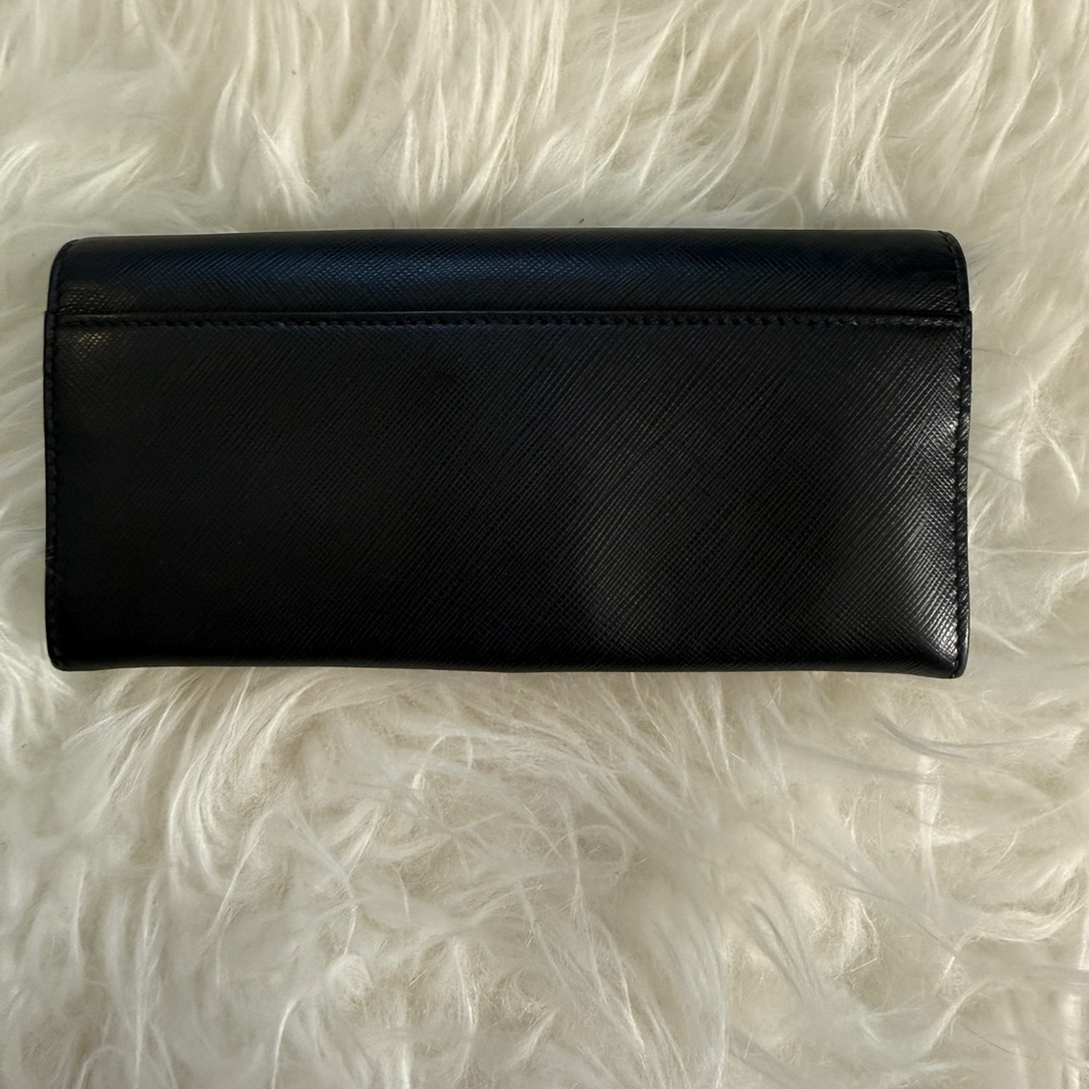 Salvatore Ferragamo Black Leather Vara Bow Wallet with Gold Hardware - Picture 2 of 8